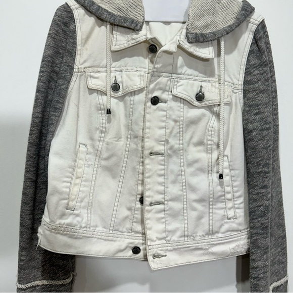 FREE PEOPLE White Distressed Denim Jacket in Women's Size Small - Picture 3 of 9